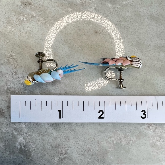 1950s Vintage Mid Century Parakeet Parrot Bird Screwback Shell Earrings - Picture 2 of 2